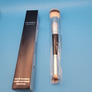 NIB Daubigny Dual-Ended Makeup Brush Concealer, Foundation, Cream, Powder